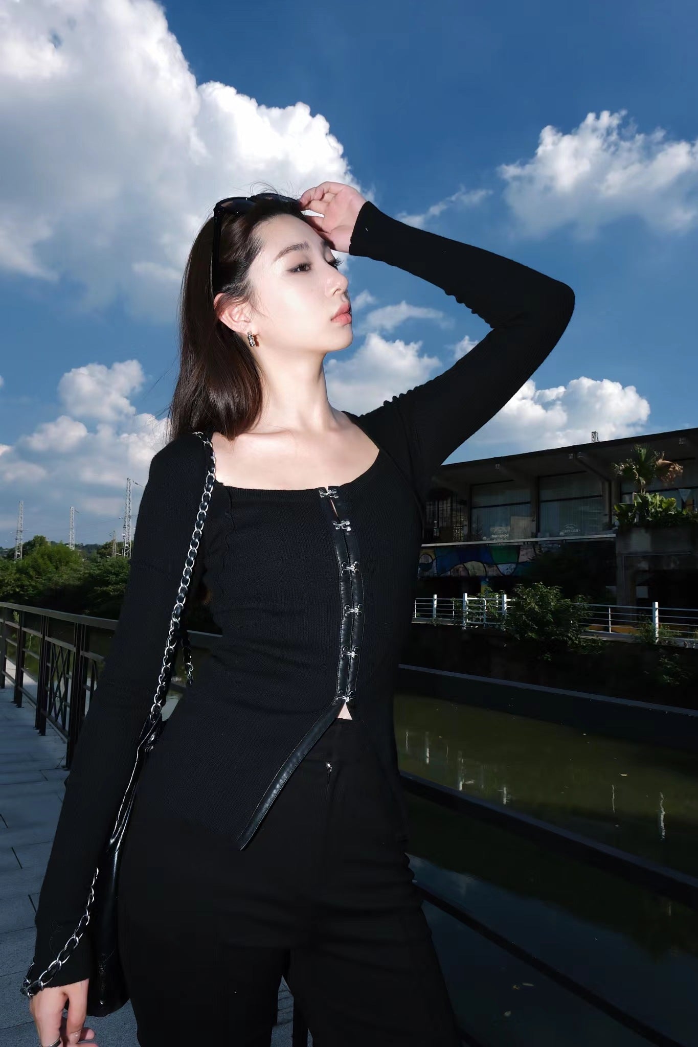 UHOT黑色针织衫UWSA3Z234