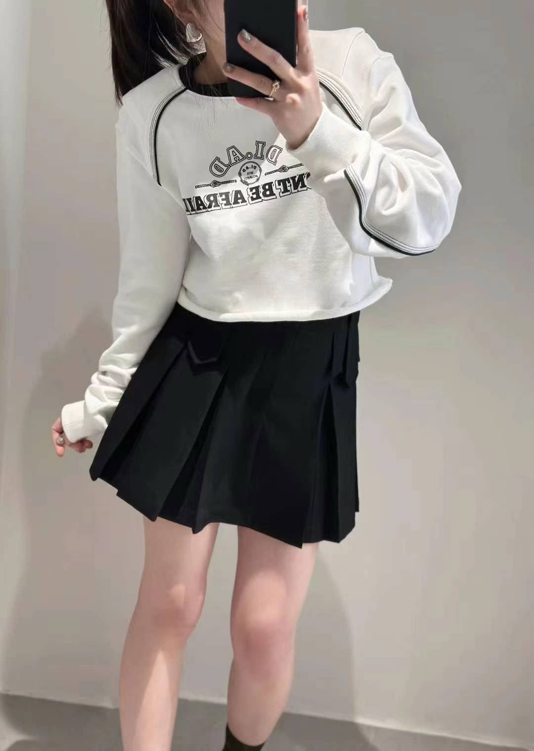 DI.AD 纽扣卫衣
