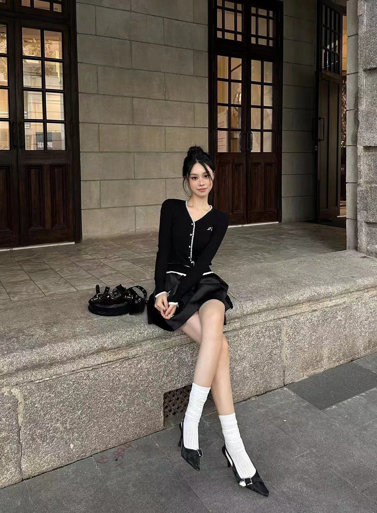 Diana黑色针织衫