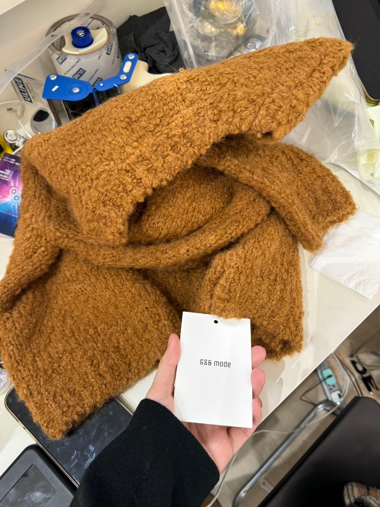 棕黄毛衣