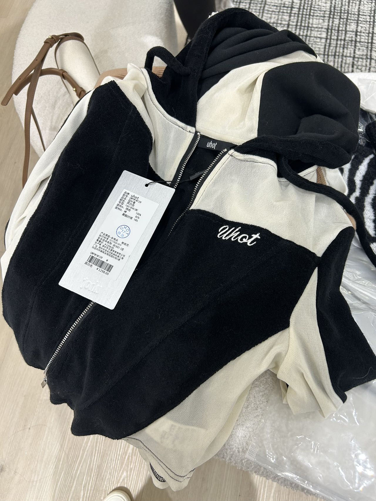 黑白色短外套uhot