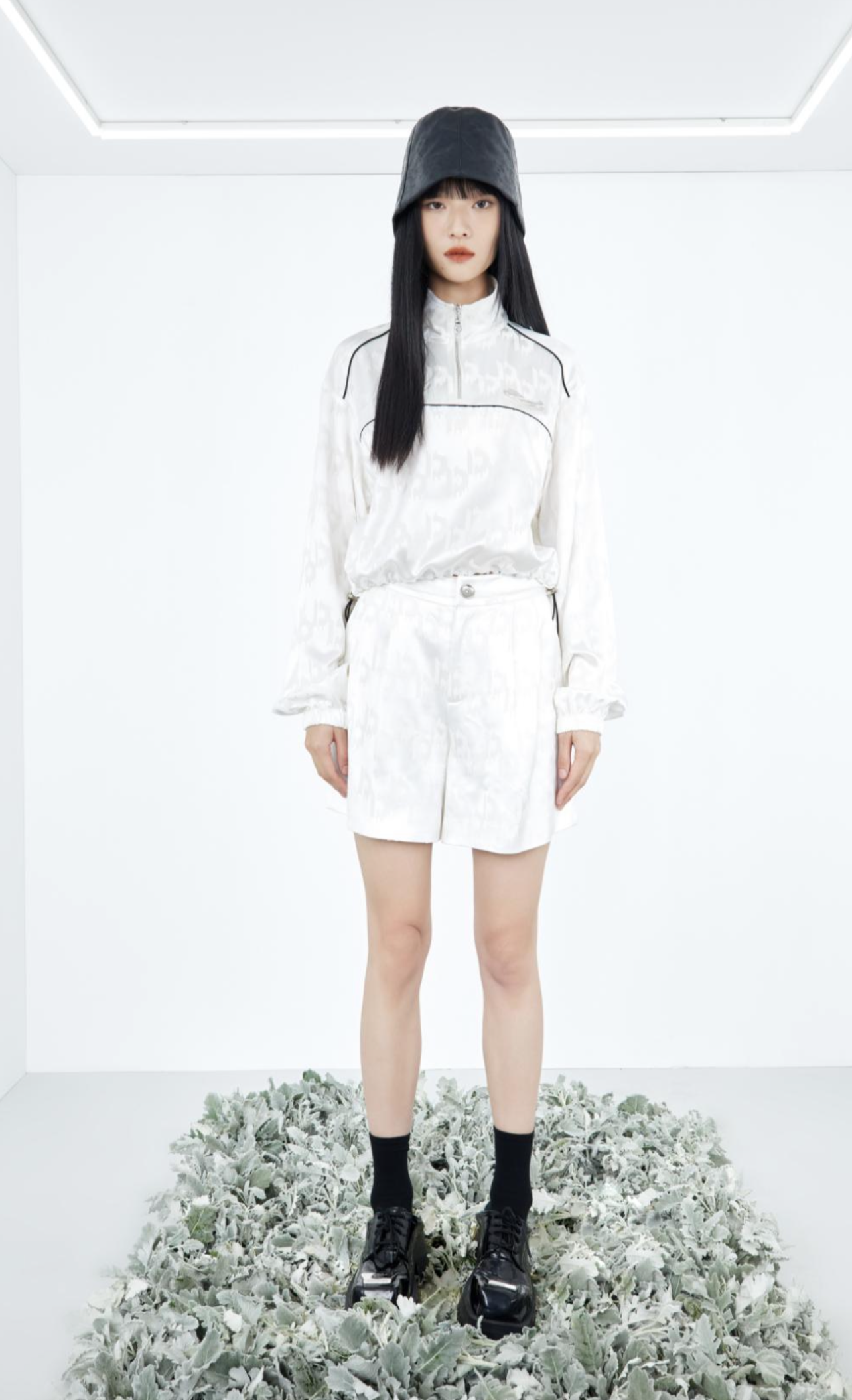 DI.AD 绸缎外套带黑线条