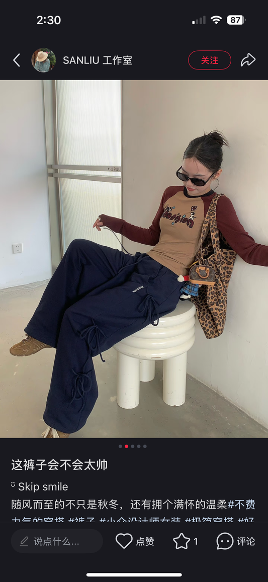 抽绳藏蓝色卫裤